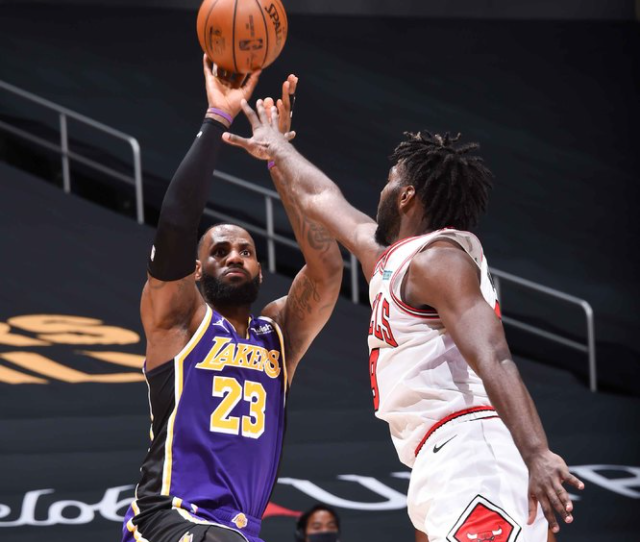 不容错过！湖人比赛录像回放最新精彩瞬间全收录