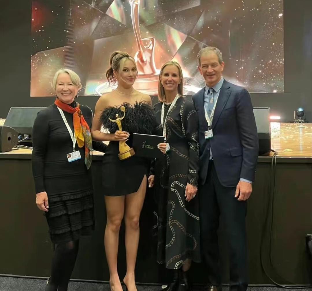 韩国明星中国游偶遇小巷特色小店