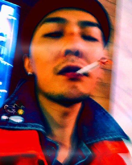 权志龙最新Ins照片引发公众热议与个人看法