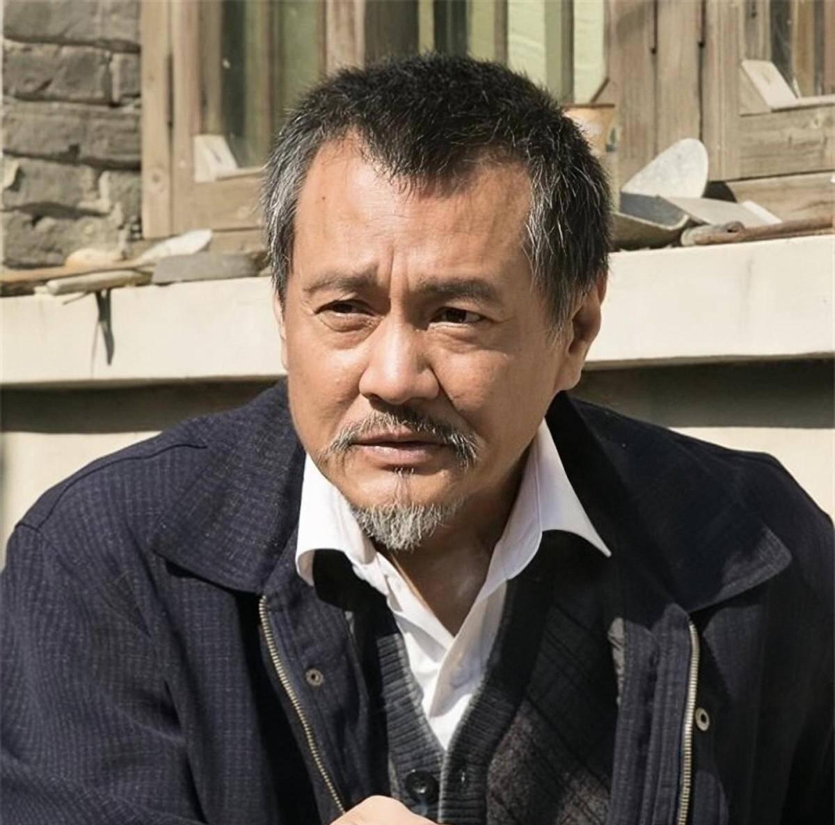 演员王辉，从舞台到荧屏的自信与成就之路