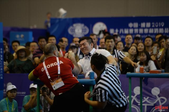 拌手腕比赛，力量与技巧的角逐之战