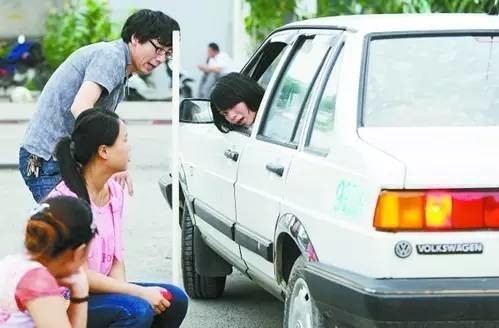 最新驾照申请指南，小明的学车之旅与友情见证之路