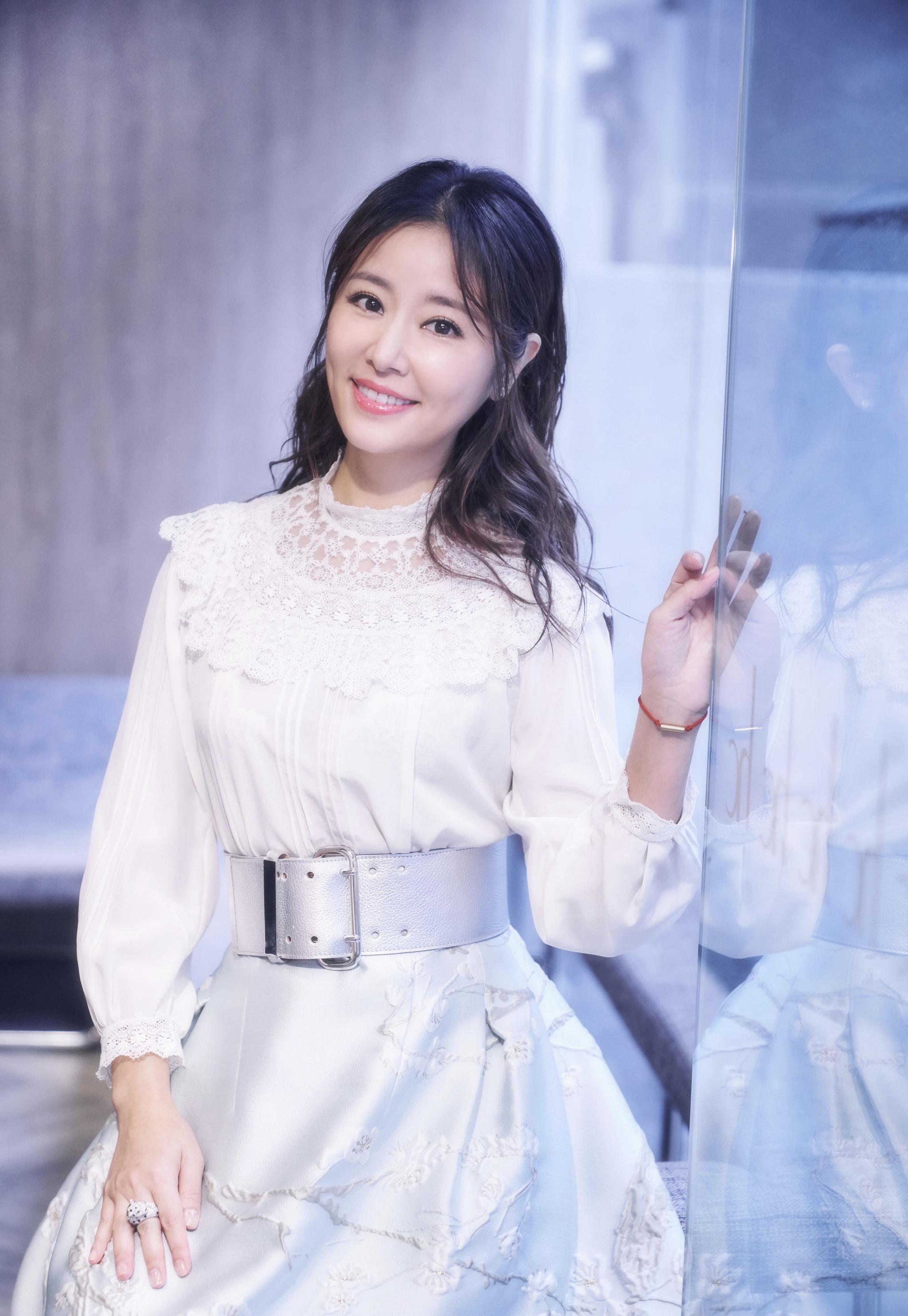 林心如最新综艺节目亮相，自然美景之旅，探寻内心宁静与平和的旅程